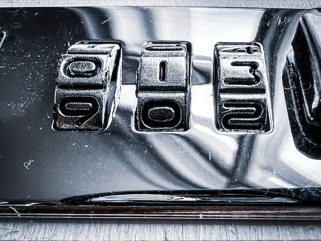 3 spindle number lock, for a brief case